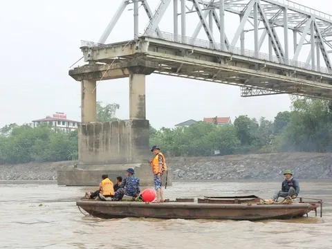 Dừng tìm kiếm nạn nhân mất tích cầu Phong Châu