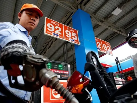 Giá xăng giảm, dầu tăng từ chiều nay