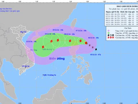 Tin bão mới nhất: Bão YINXING rất mạnh hướng thẳng vào Biển Đông