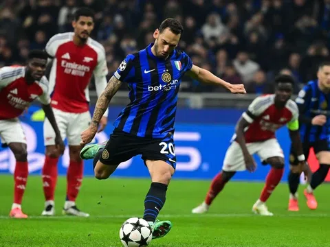 Arsenal thua Inter Milan bởi quả phạt đền