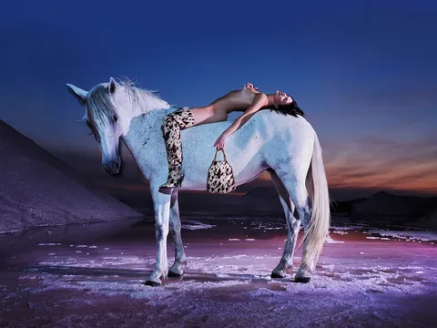 Thường xuyên khỏa thân chụp ảnh quảng cáo, Kendall Jenner bị chê kém đẳng cấp