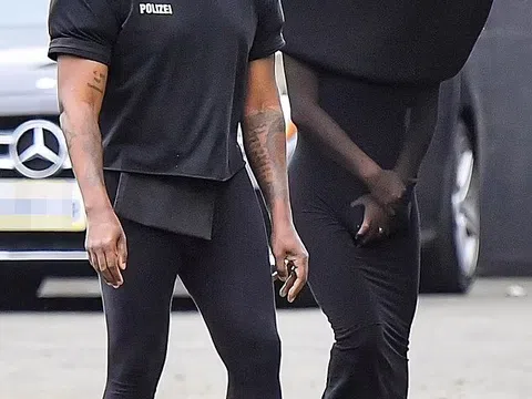 Gu ăn mặc kỳ quặc của vợ Kanye West