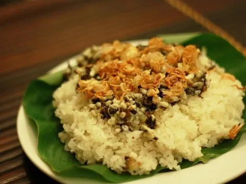 Bé trai 7 tuổi sốc phản vệ sau khi ăn món xôi "đặc sản"