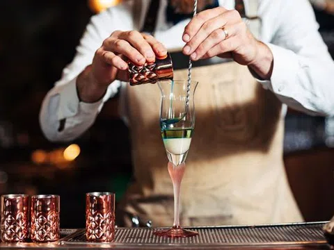 Quán cà phê trộn máu vào cocktail khiến thực khách kinh hãi