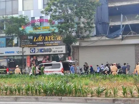 Hà Nội: Người phụ nữ đi xe đạp bị ô tô Limousine tông tử vong