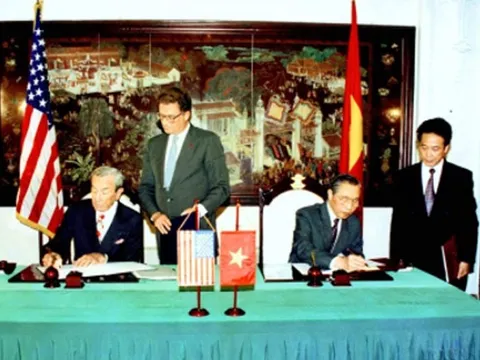 Trưng bày “30 năm quan hệ ngoại giao Việt Nam - Hoa Kỳ” và trao trả hồ sơ chứng tích chiến tranh