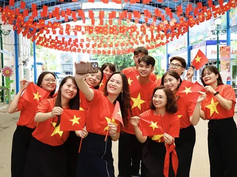 Công viên nước Hồ Tây: Hàng loạt chương trình nghệ thuật, trò chơi, hấp dẫn cùng nhiều ưu đãi đặc biệt