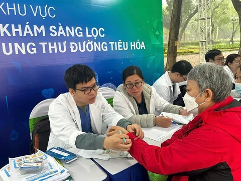 Hơn 3.000 người dân Hà Nội được khám sức khỏe miễn phí
