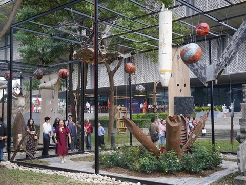 Ra mắt không gian sắp đặt từ xác máy bay và vỏ bom tại Bảo tàng Hà Nội