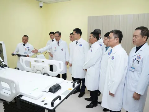 Bệnh viện K vận hành máy xạ trị hiện đại, rút ngắn thời gian điều trị còn 2-3 phút