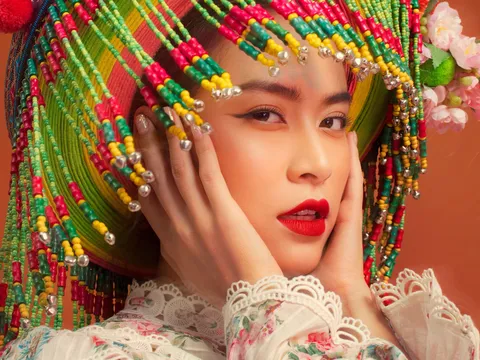 'Những viên gạch lót nền' của Hoàng Thùy Linh