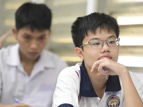 Đề Văn thi tốt nghiệp THPT vào chủ đề đất nước