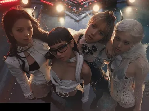 BLACKPINK tung MV dị nhất từ trước đến nay: Cả thế giới hoá zombie điên loạn vì 4 nàng!