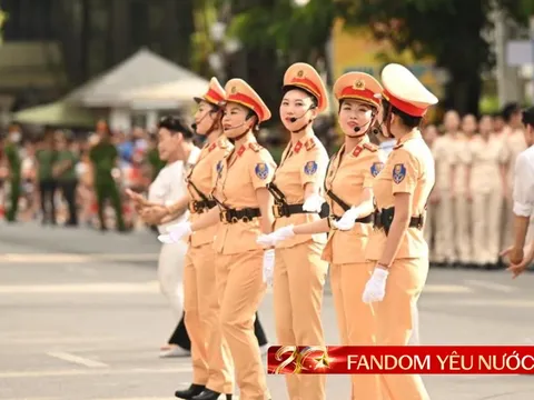 Trọn vẹn sáng cuối tuần bên hồ Hoàn Kiếm: “Ngày hội vì Thủ đô bình yên” rực rỡ, người dân chen kín phố xem diễu hành