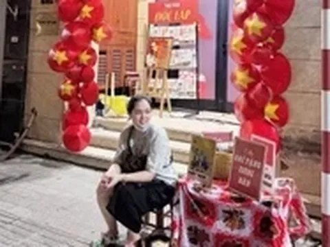Vợ chồng Duy Mạnh chuẩn bị 500 cây kem tặng người xem diễu binh