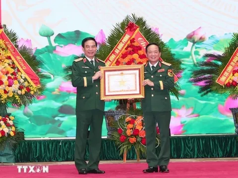 Trao huân chương tặng Đại tướng Phan Văn Giang, lãnh đạo Bộ Quốc phòng