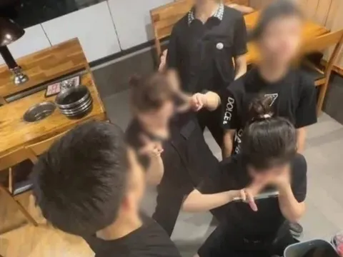 Nhân viên chửi khách 'ăn rác', quán trả giá đắt