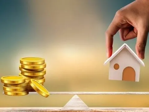 Có tiền tỷ nên đầu tư bất động sản hay vàng?