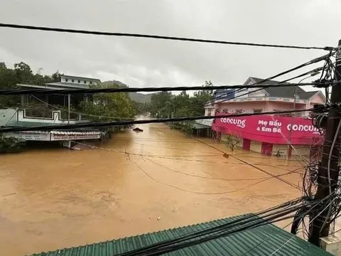 Lũ các sông ở Quảng Ngãi đang lên nhanh, nhiều nơi bằng đỉnh lũ lịch sử năm 1999