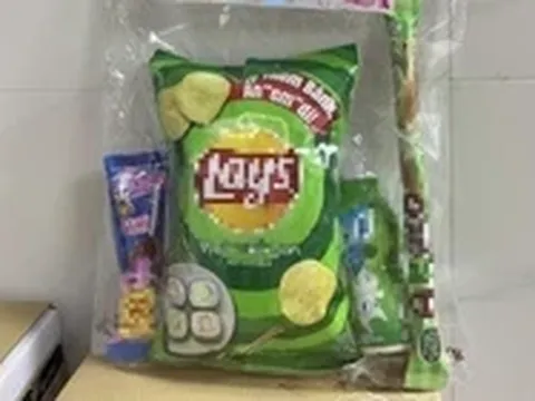 Con được tặng bánh kẹo mừng sinh nhật, mẹ đăng MXH chê bai