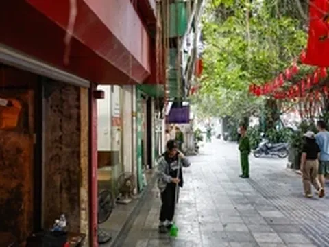 Phố trung tâm Hà Nội ‘lột xác’ sau ngày ra quân dỡ mái che, dọn dẹp vỉa hè