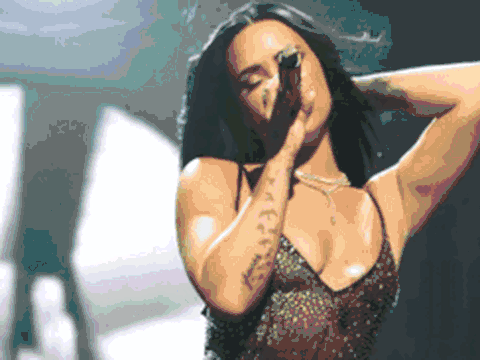 Nữ ca sĩ hết thời 'lột xác' xinh đẹp khó tin, vóc dáng nóng bỏng ai cũng trầm trồ