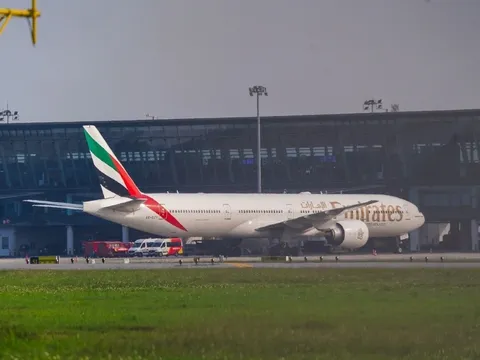 Cận cảnh máy bay 'nhà giàu' Trung Đông tránh chiến sự ở Nội Bài