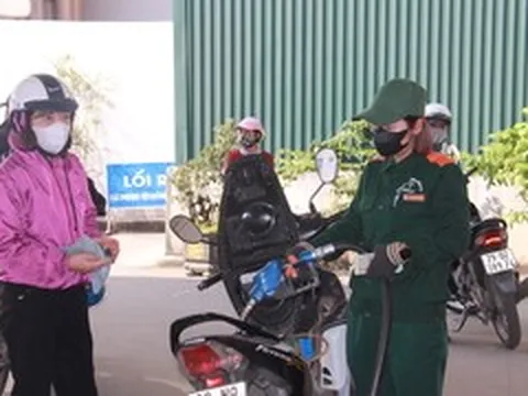 Dẹp điểm bán xăng tự phát, người dân không còn mua tích trữ
