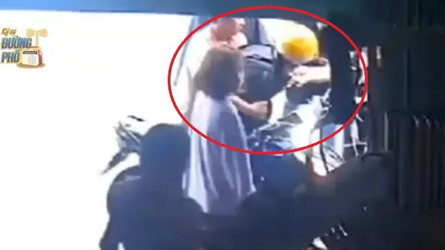 Clip: Thanh niên lấy trộm điện thoại giữa thanh thiên bạch nhật được người dân "tẩm quất" nhiệt tình