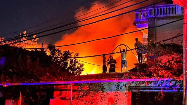 Cháy lớn ở nhà máy dệt tại La Phù: Ngọn lửa cơ bản đã được dập tắt