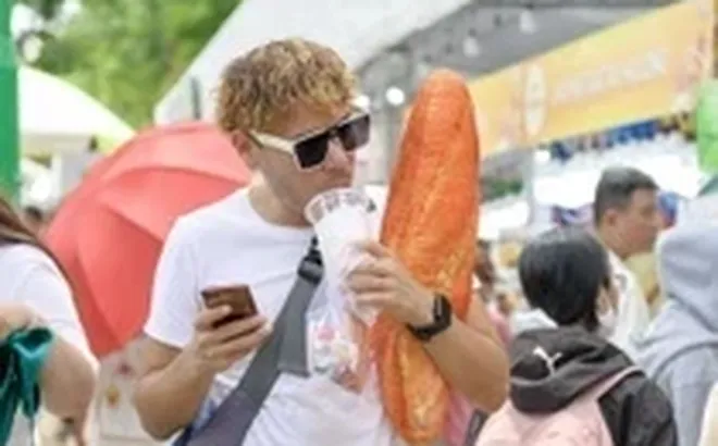Khách Tây 'không ngờ bánh ngon đến thế' tại Lễ hội Bánh mì ở TP.HCM
