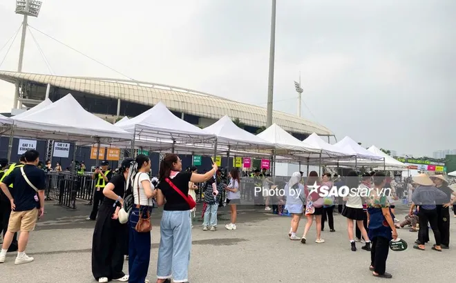 Trước giờ G đêm nhạc của G-Dragon ở Mỹ Đình: Mây đen kéo tới ùn ùn, giá vé giảm mạnh