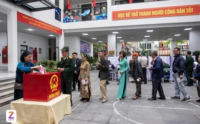 Người dân cả nước đi bầu cử